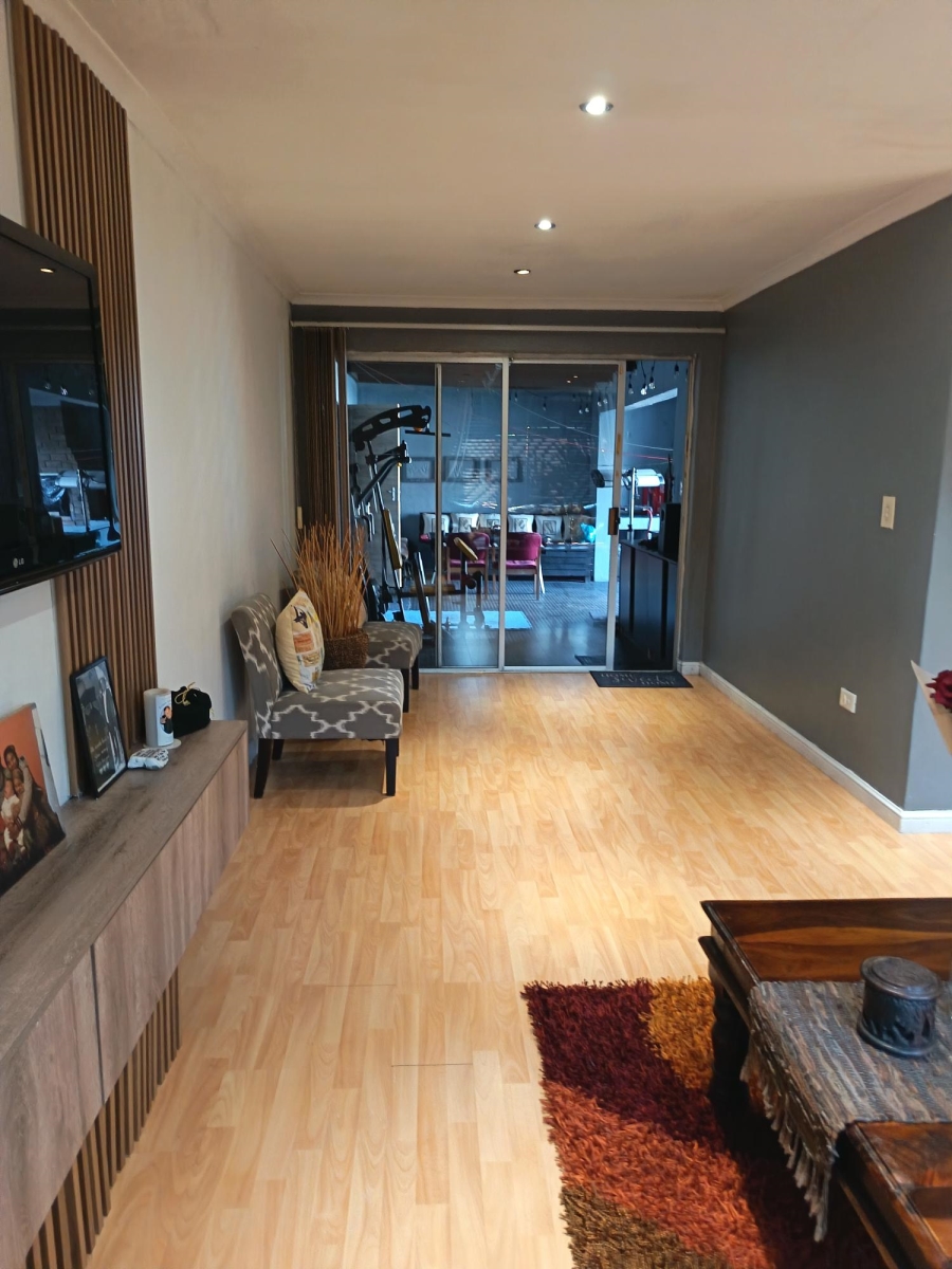4 Bedroom Property for Sale in Tuscany Glen Western Cape